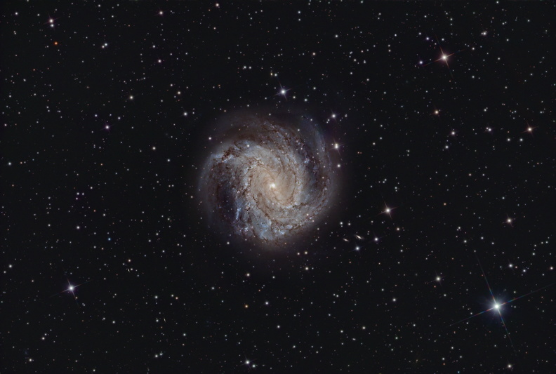 M 83 LRGB NEWT2000 Namibia.jpg