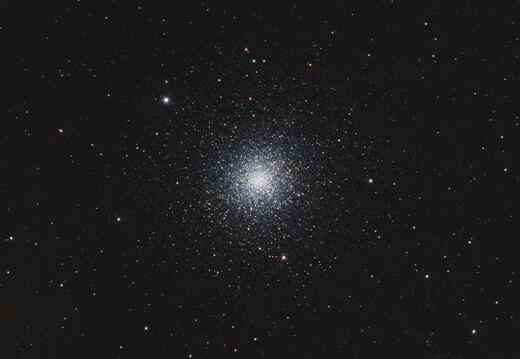 August: Messier 13 - Herkuleshaufen by Alexander Traut