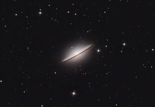 November: Messier 104 - Sombrerogalaxie by Martin Gillner